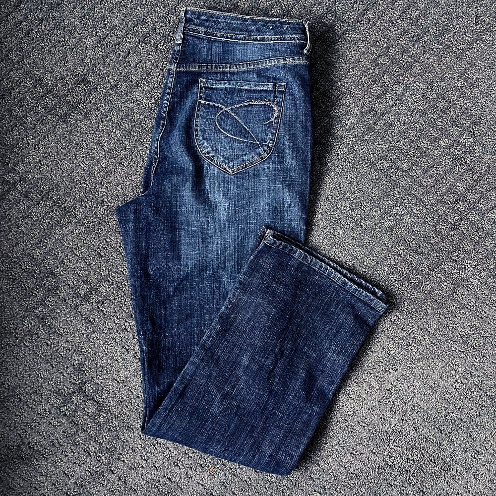 Chico's Beautiful Women's Jeans. Platinum short